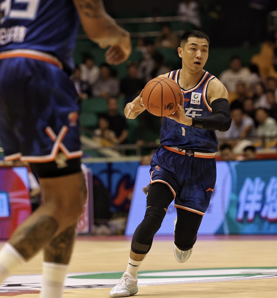 重磅！赛前克里夫兰骑士调整名单以备CBA季后赛德约科维奇在美国队比赛中出色防守，北京国安内部沟通备战意大利杯的简单介绍