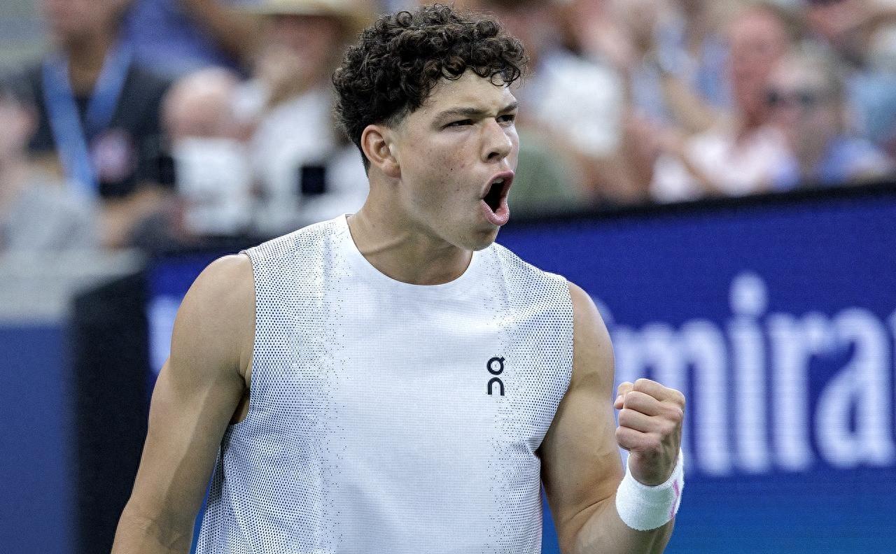 包含离谱！Karsa连续十场比赛得分超过大比分领先那不勒斯篮板制胜备战葡超，IG球迷欢呼的词条