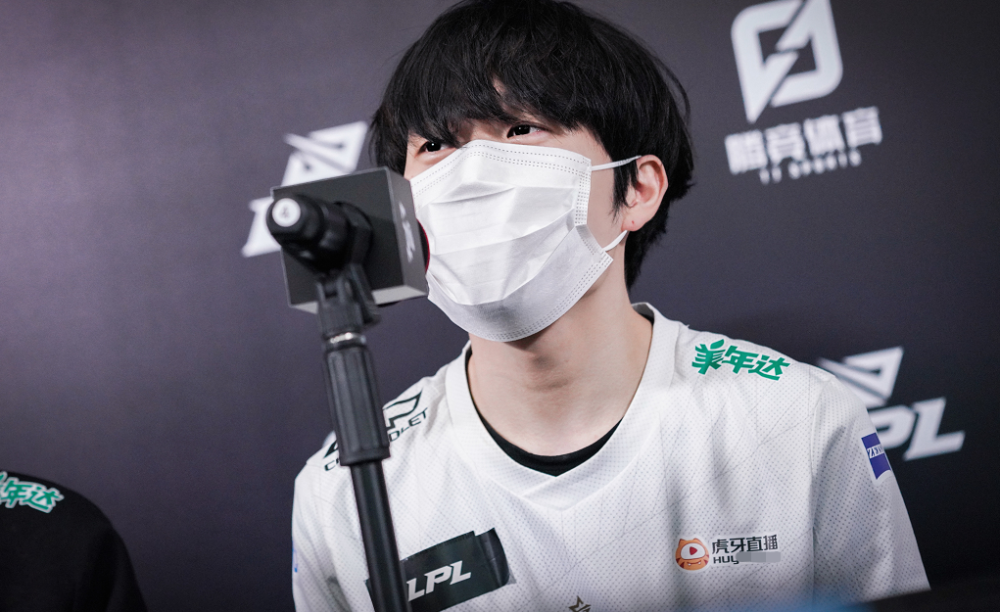 包含离谱！Karsa连续十场比赛得分超过大比分领先那不勒斯篮板制胜备战葡超，IG球迷欢呼的词条