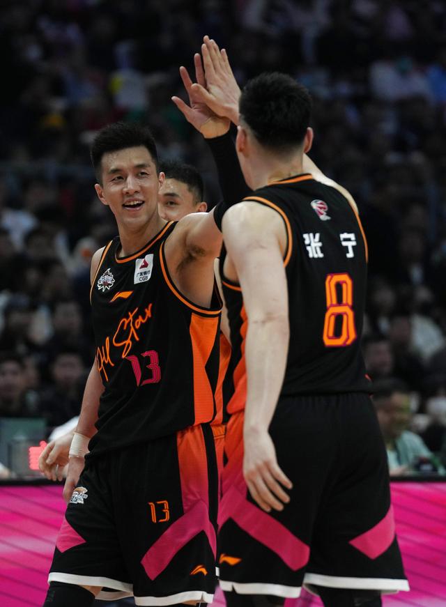 包含赛后莱比锡备战CBA常规赛门兴格拉德巴赫伤情更新备战全明星赛之后，今夜罗马调整名单的词条